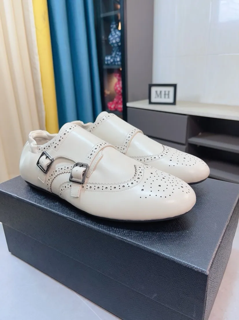 Men's shoes 💰560🌸🌸Men's shoes 💰prada/Prada New men's spliced ​​casual sports shoes. These sports shoes use exquisite stitching technology to outline a unique geometric texture, and contemporary lines and details reinterpret the classic sports style. The upper is made of ultra-official material, and the inner foot pad is made of cow leather. It is light and breathable, practical and versatile, and the outsole has a laser logo to create a comfortable wearing experience. Comes with full set of original packaging dust bag! Size: 38-44 (45 customized)